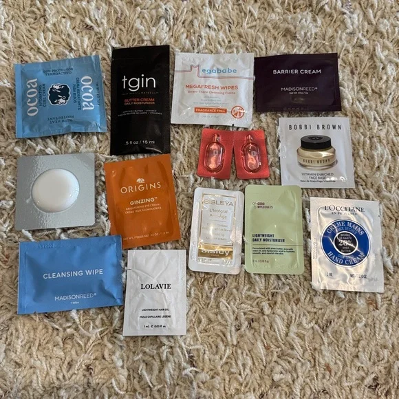 Assorted 94 Piece Beauty Sample Lot - Hair, Makeup, and Skincare - Picture 9 of 12